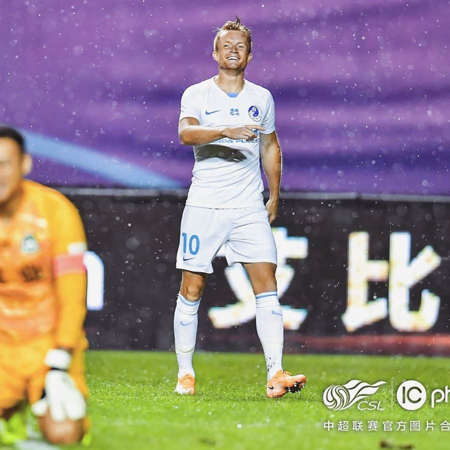 サム・ラーションのインスタグラム：「Keep going Dalian ⚽️」