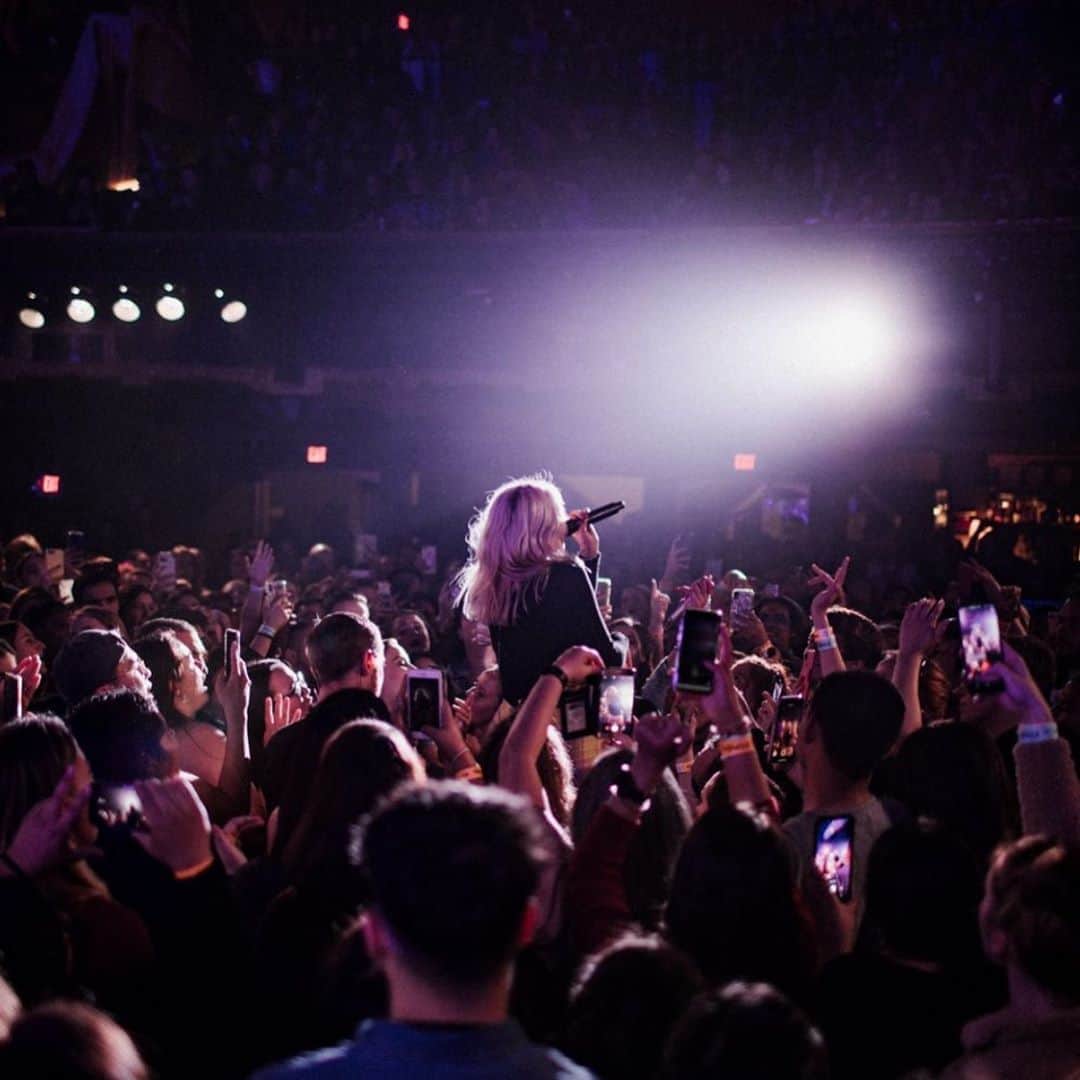 Julia Michaelsのインスタグラム：「Going through all this tour diary videos and photos and I stumbled across these gems. The LA show is one of my fav memories from the IMT19 Tour. I got to perform on stage with one of my friends and ended the night with a tattoo. 😂 to all my fans who are sharing their tour memories with me, I love you so damn much 🤓❤️❤️ Next IMT19 Tour Diary is live today @12pm PT on my YouTube #IMT19tourdiaries」