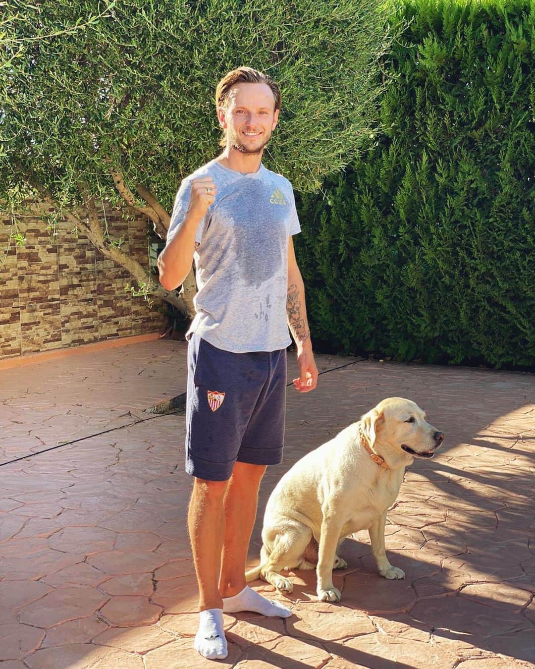 イヴァン・ラキティッチのインスタグラム：「Primer entrenamiento en Sevilla! ⚽️💪🏼 #VamosMiSevilla #IvanRakitic」
