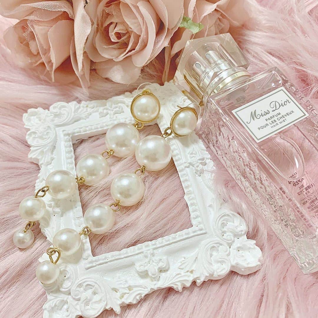 のインスタグラム：「【new🌹accessory✨】 . めちゃ可愛いピアス👂GETしたよ🦸‍♀️💗💗 大ぶりのパールが可愛いすぎる🧸❣️ @lira24official のだよ⭐ . 派手可愛すぎるー🧚✨ アクセは大ぶりな物がすき🦄💜 . #パールピアス #ピアス #パール #pierce #accessory #セレクトショップ #selectshop #fashion」