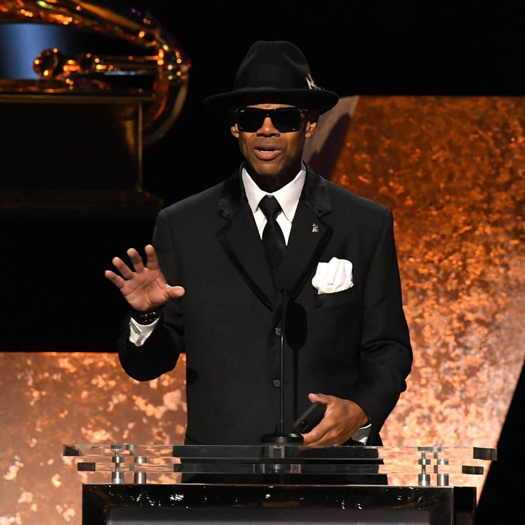 The GRAMMYsさんのインスタグラム写真 - (The GRAMMYsInstagram)「As part of our commitment to evolve hand-in-hand with membership, Black Music Collective will serve as a space for members to speak openly about new and emerging opportunities in Black #music across all genres and identify ways to drive more #representation.⁣ ⁣ @QuincyJones, Jeffrey Harleston, Jimmy Jam (@flytetymejam), Debra Lee (@iamdebralee), @JohnLegend, and Sylvia Rhone (@iamsylviarhone) will serve as honorary chairs of the BMC. A distinguished leadership committee will be confirmed in the coming weeks and will work in sync with the honorary chairs to propel the collective's mission. ⁣ ⁣ Recording Academy Trustee Riggs Morales (@riggysmallz) and Washington, D.C., Chapter Executive Director @JerielJohnson_ will lead the initiative internally.」9月4日 2時44分 - recordingacademy