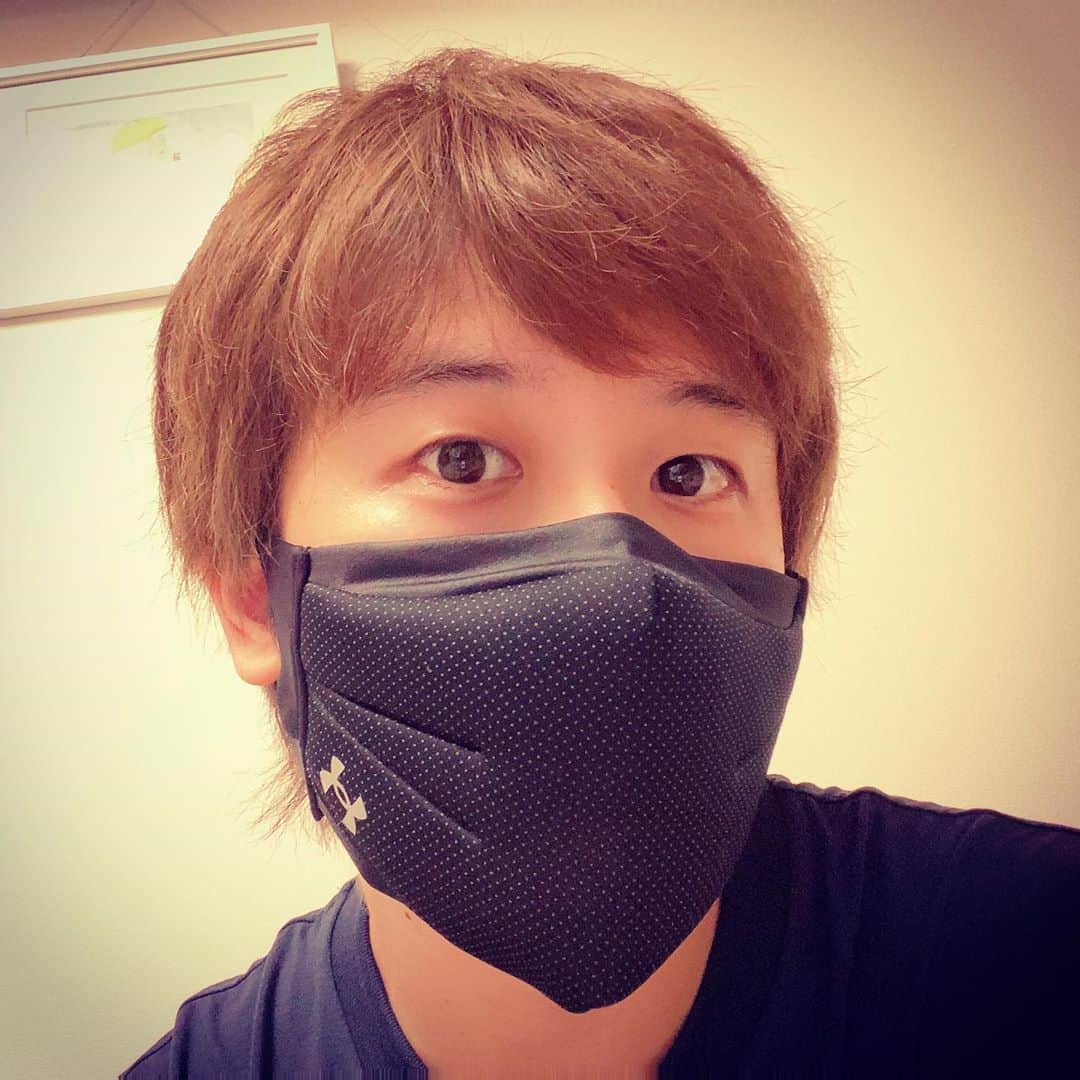三浦祐太朗のインスタグラム：「#アンダーアーマー のスポーツマスク。繰り返し使えるのは勿論とても呼吸がしやすいので運動が捗ります。 #underarmour #uaスポーツマスク #😷」
