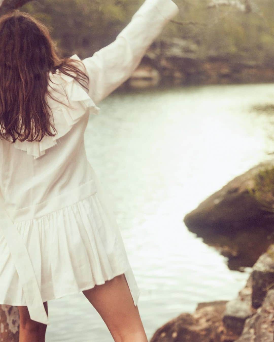 Amelia Zadroのインスタグラム：「Wondering when I’ll get to climb rocks and take photos in the homeland again」