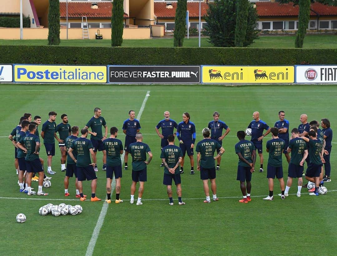 レオナルド・ボヌッチさんのインスタグラム写真 - (レオナルド・ボヌッチInstagram)「Allenamento in vista dell’esordio in Nations League #LB19 #VivoAzzurro」9月4日 3時08分 - bonuccileo19