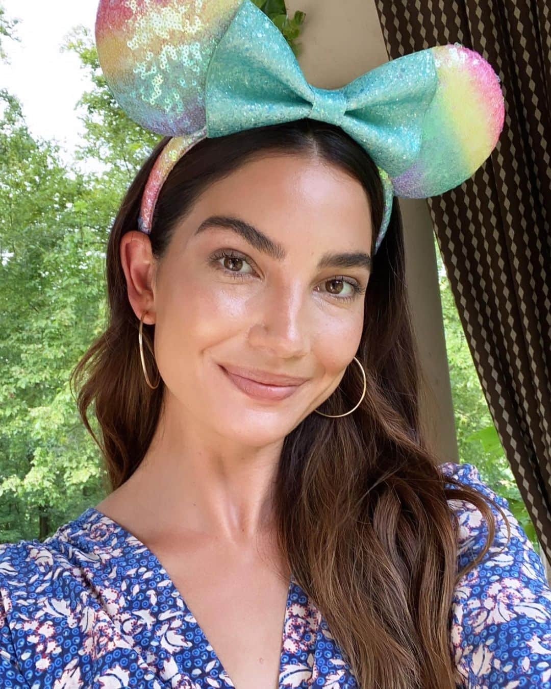 リリー・オルドリッジさんのインスタグラム写真 - (リリー・オルドリッジInstagram)「So excited for my #DisneyParksDesignerCollection Minnie Ears to launch TOMORROW exclusively at @ShopDisney 7am PST 🌈✨ This is a dream project as a Life long Disney Lover 💕 I wanted to create Minnie Ears that every generation of Disney Fans could Enjoy 🥰 Thank you @Disney 🌸🦋」9月4日 3時11分 - lilyaldridge