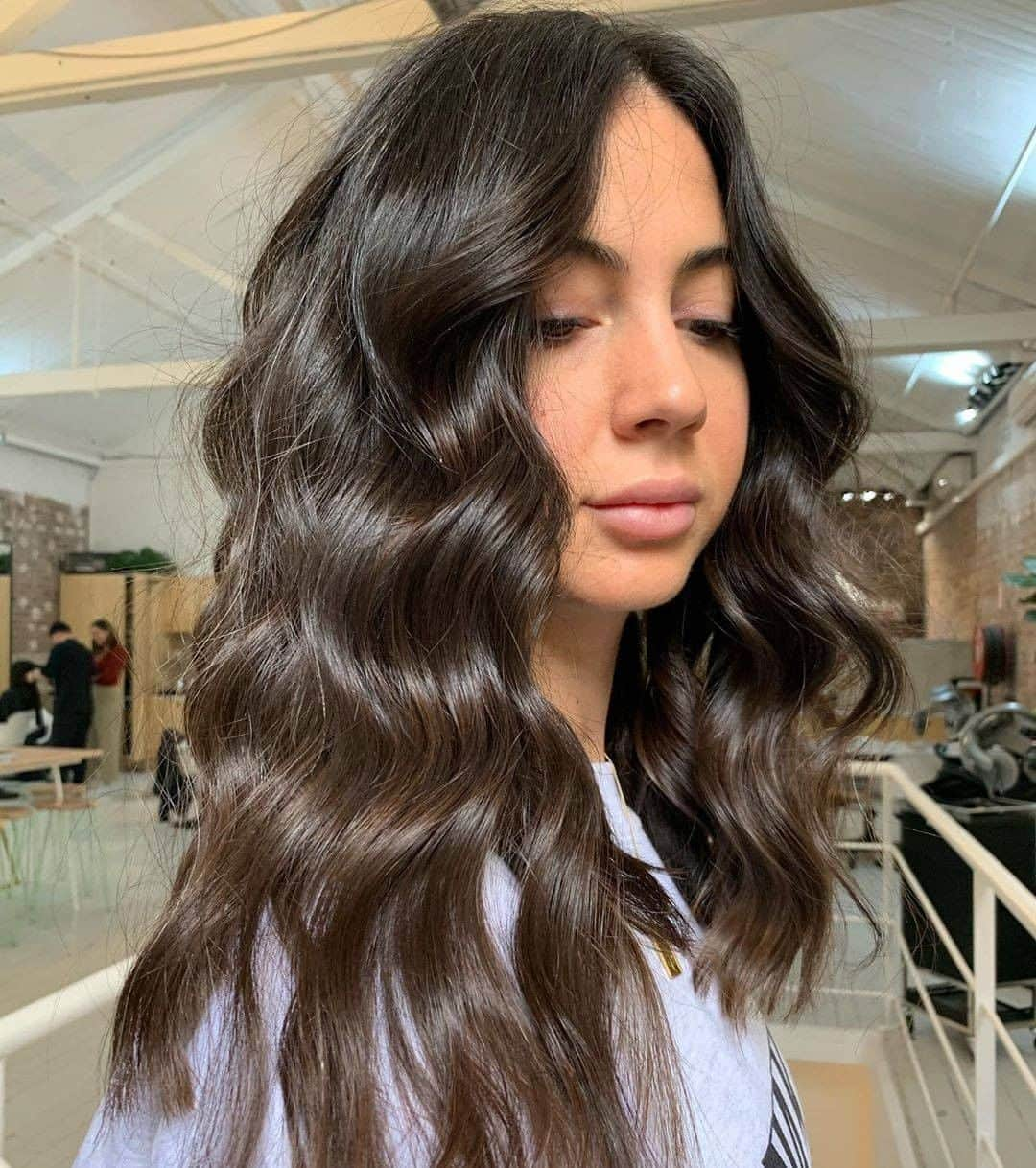 ghd hairさんのインスタグラム写真 - (ghd hairInstagram)「Mesmerizing deep mocha waves 😍 styled using the #ghdsoftcurltong ✨ by the incredible @zaraorr_edwardsandco   #ghd #ghdhairpro #hairgoals #mochahair #brunettehair #deepbrownhair #glossyhair #hairinspiration #hairgoals #autumnhair」9月4日 3時13分 - ghdhair