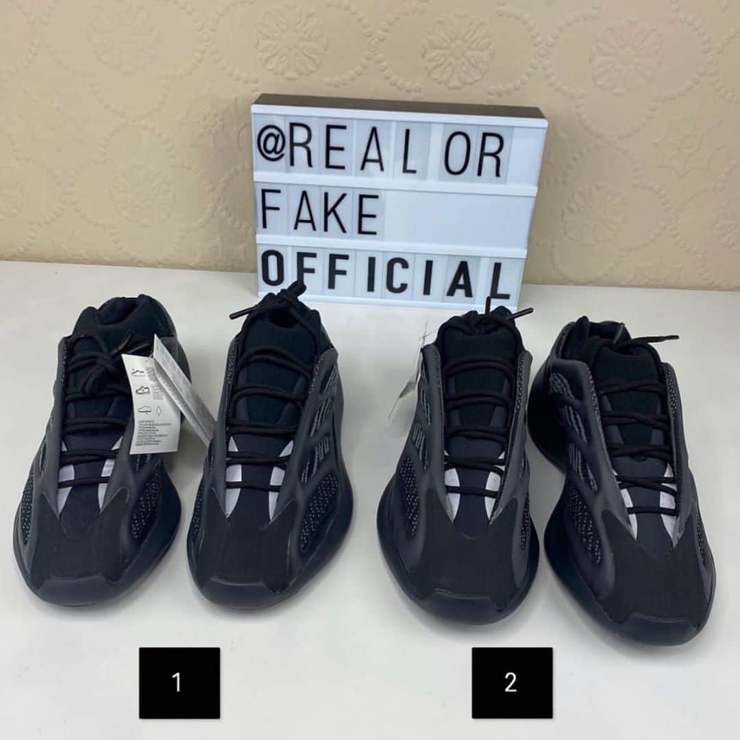 YeezyBoostOfficial さんのインスタグラム写真 - (YeezyBoostOfficial Instagram)「Which pair is fake 1 or 2 🤔  Who can tell the different?」9月4日 3時22分 - sightbase