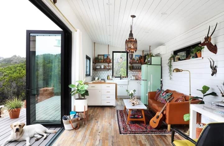 HGTVさんのインスタグラム写真 - (HGTVInstagram)「The next category in the HGTV Designer of the Year Awards is... Living Large in Small Spaces! 🤩 Explore design trends in fabulous spaces created by some of the country's most talented designers. 🏆 ⁠ ⁠ Peek inside life in these petite properties—like this boho tiny home in Joshua Tree—and vote for your favorite. 🗳 After you vote, be sure to enter the sweepstakes for your chance to win $10,000. 💸⁠ ⁠ Head to the link in our bio to see all the homes in the Living Large in Small Spaces category. 🔝⁠ ⁠ NO PURCHASE NECESSARY. Ends 9/29. To enter and for details visit HGTV.com/designeroftheyear⁠ ⁠ #HGTVDesigneroftheYear #HGTVDOTY」9月4日 3時25分 - hgtv