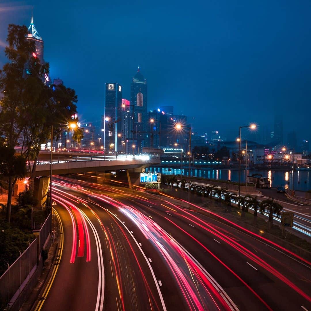 Discover Hong Kongさんのインスタグラム写真 - (Discover Hong KongInstagram)「A Hong Kong photography tip: use long exposure to capture light trails as traffic gets busy at night! 夜攝繁忙公路，車軌長長份外有現代感！ #DiscoverHongKong」9月4日 13時00分 - discoverhongkong
