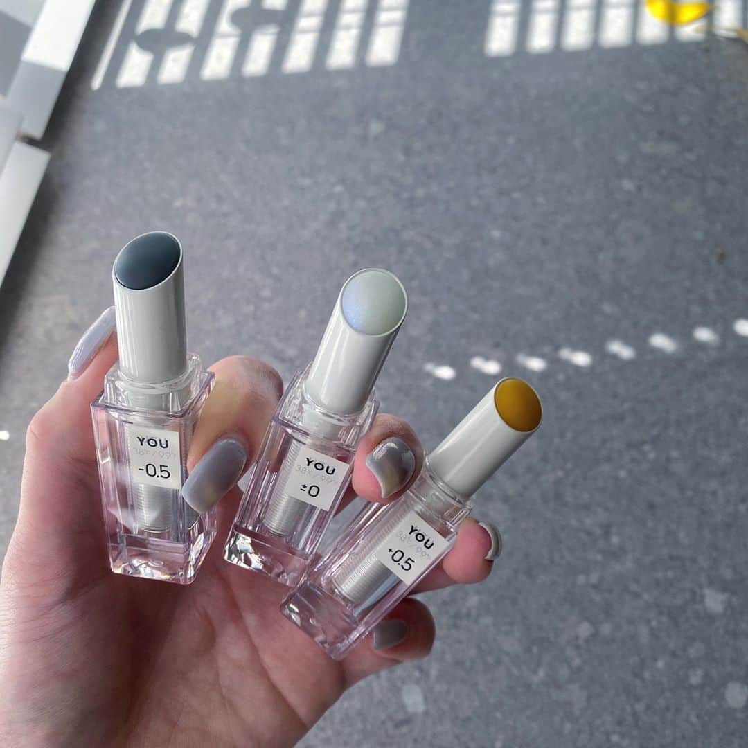 所谷舞さんのインスタグラム写真 - (所谷舞Instagram)「9/18発売の @uzu_byflowfushi  LIP🌼 . トーンアップとパールも入ってるリップバームなので、 マスクの下でも使える🐥 他のLIPと重ねても可愛かったです☺️ . 伊勢丹新宿で先行発売してるみたいです💛 ケースもタイプ🥺 . #UZU #リップスティック#YOU」9月4日 13時02分 - _mai_i_