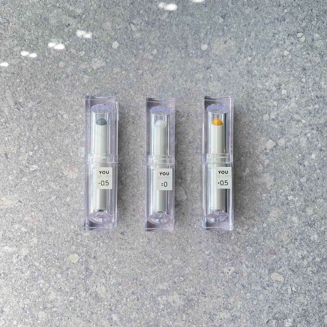 のインスタグラム：「9/18発売の @uzu_byflowfushi  LIP🌼 . トーンアップとパールも入ってるリップバームなので、 マスクの下でも使える🐥 他のLIPと重ねても可愛かったです☺️ . 伊勢丹新宿で先行発売してるみたいです💛 ケースもタイプ🥺 . #UZU #リップスティック#YOU」