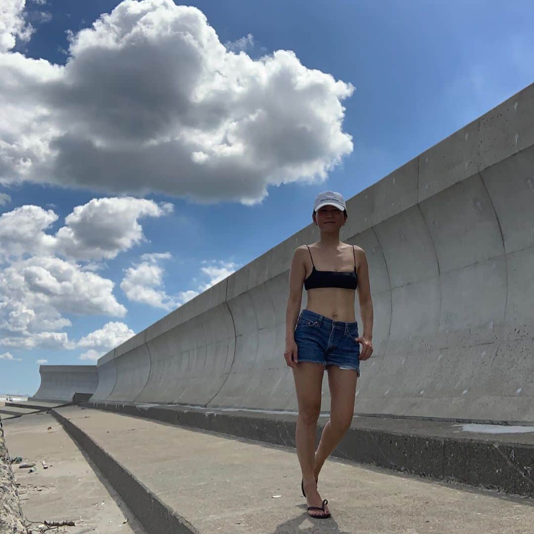 mitsuxmitsu24のインスタグラム：「Too hot  * * 今日も暑い。 * * #surf #surfer #surfergirl #surfing #surfinglife #sea #beachlife #サーファー #サーファーガール #サーフィン #サーフィン女子 #サーフィンライフ #波乗り女子 #波乗り」