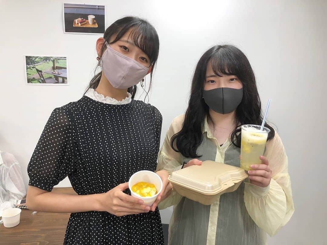 東京観光専門学校さんのインスタグラム写真 - (東京観光専門学校Instagram)「今日のカフェサービス学科の販売実習は😆✨ 🍴ガパオライス 🍴マンゴーパンナコッタ 🍴ポップコーン 🍴ドリンク  どれも美味しそう〜🍿💕 ガパオライスが大盛況でした！！  次回のオープンキャンパスは 9/6（日）『アップルパイ』の 体験実習です🍎  カフェで働きたい方☕ 来年入学を検討される方は ぜひ体験に来てみてくださいね✨  #東京観光専門学校　#カフェサービス学科　#販売実習　#調理実習　#スイーツ　#カフェ専門学校　#週2回の販売実習　#お菓子作り好きな人と繋がりたい　#バリスタ　#専門学校進学　#カフェで働きたい　#オープンキャンパス　#製菓体験　#製菓実習　#パティシエ　#カフェ業界　#ガパオライス　#パンナコッタ　#ポップコーン　#sweets　#popcorn」9月4日 13時06分 - tokan_1967