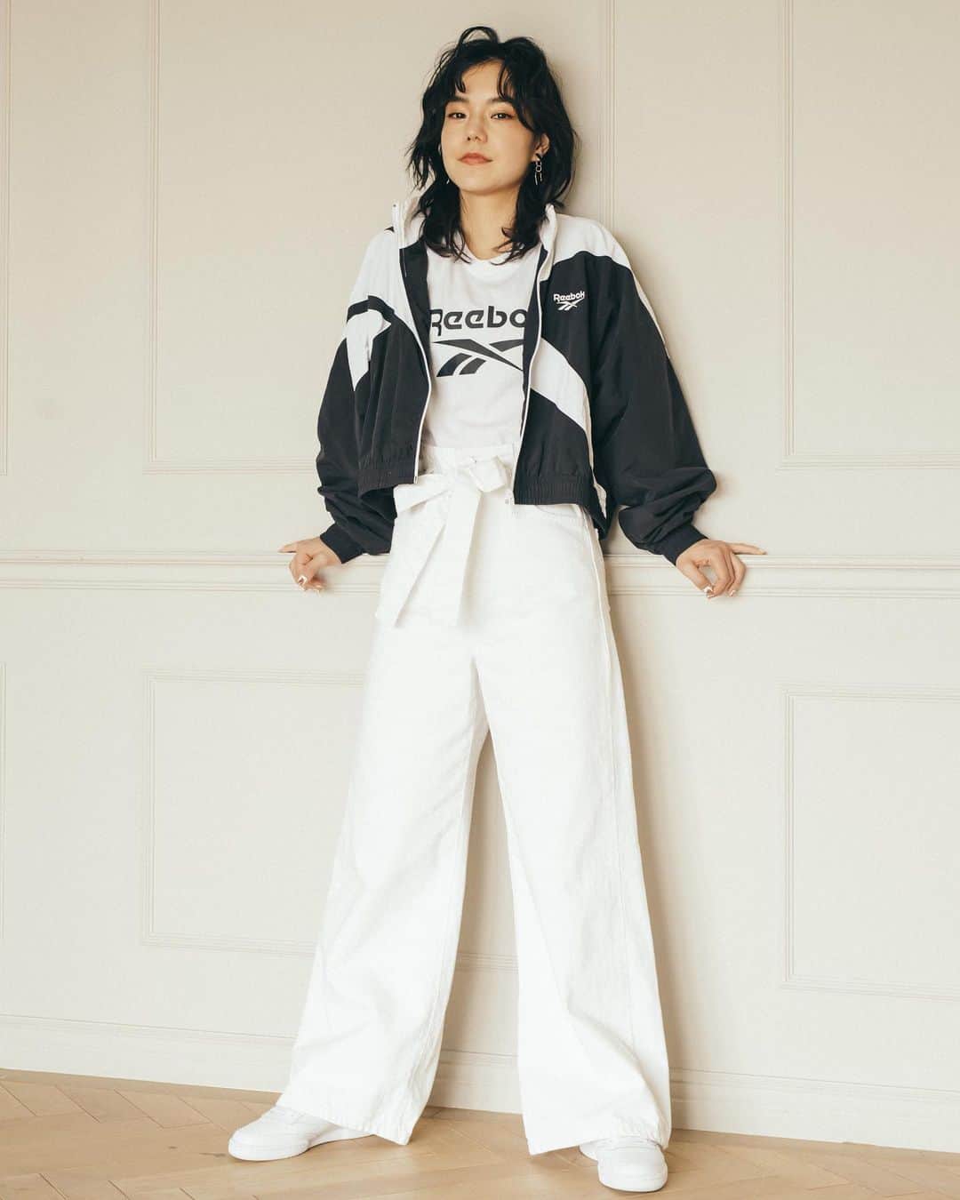 のインスタグラム：「. - Reebok 2020FW WOMENS LOOKBOOK - カジュアルコーデからフィットネスコーデまで、最新アイテムをご紹介。  ----- 誇りに満ちたビンテージスタイル ----  #リーボック #リーボッククラシック #Style #ootd #コーディネート」
