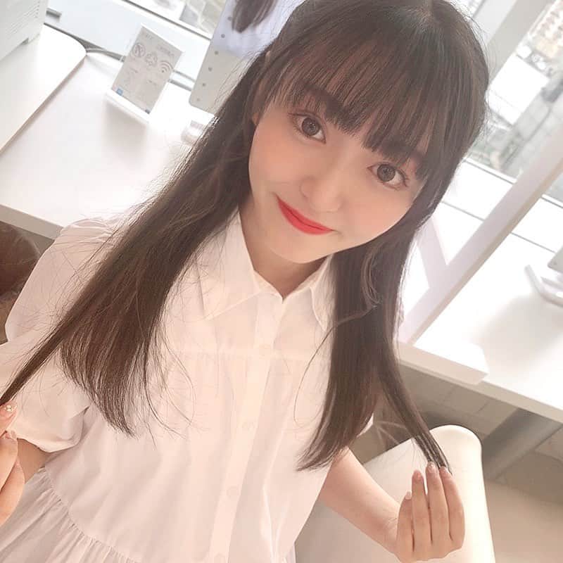 のインスタグラム：「こんにちは！ ・ あと2日でミクチャの大学対抗配信イベントが終了です🌱今回は第1弾より自分なりに頑張れたかなぁと思います👣💓できるだけ毎日配信を続けてきましたが、応援して下さる皆さんのお陰で笑顔で楽しく配信できている自分がいました✨本当に感謝の気持ちでいっぱいです。ありがとうございます！ ・ 第3弾ではついに個人戦が始まります🔥GP審査に関わる配信でもありますが、悔いの残らないように精一杯頑張ることが1番大事だと思っています！応援してくださる方々を大切に、毎回楽しく"私らしい"配信をしていけたらと思います☺️ ・ 本日も投票宜しくお願い致します！ @mstoyo20_02  ・ #東洋大学 #ミスミスター東洋2020 #藤本りの加 #投票 #白ワンピ #ハーフアップ #ZARA #サロモ #ヘアサロン #サロンモデル #ポートレート撮影 #モデル #撮影 #Instagram #likeforlikes #l4l #instagood #instalike #miss #misscontest #toyouniversity」