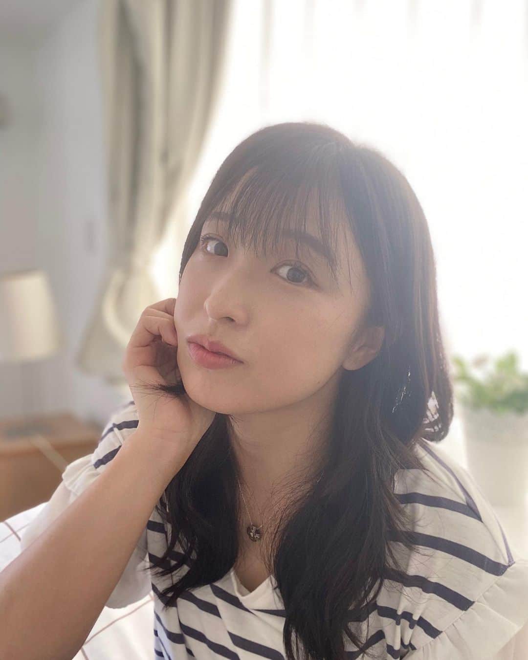 のインスタグラム：「スタジオ撮影。涼しい。」