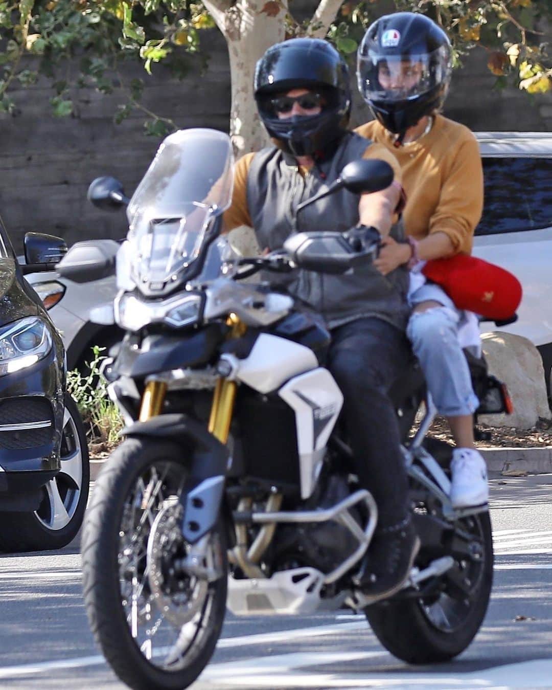 Just Jaredさんのインスタグラム写真 - (Just JaredInstagram)「@dianekruger and Norman Reedus (@bigbaldhead) go for a ride on his motorcycle after doing some shopping together on Thursday. #DianeKruger #NormanReedus Photos: Backgrid」9月4日 13時47分 - justjared