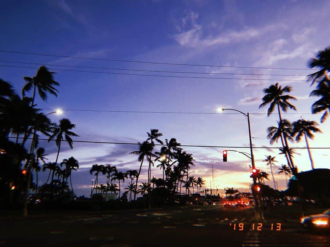 のインスタグラム：「#tb 🌴🌙💫 もうこの日の空が美しすぎて忘れられない！ いろいろ悩んでたことが吹っ飛んで、 ただただ美しさに心奪われた瞬間。📸」