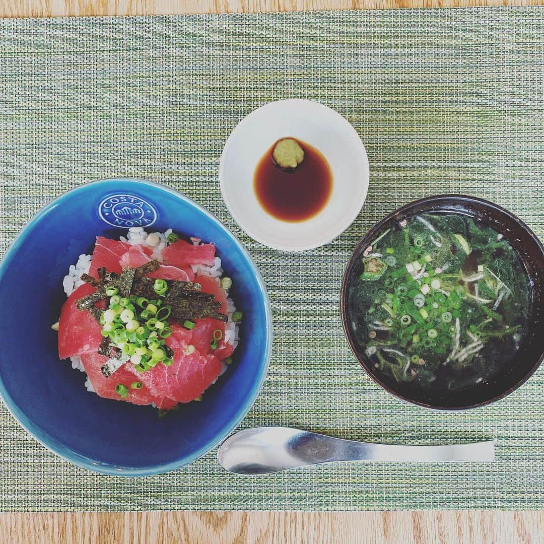 川谷修士さんのインスタグラム写真 - (川谷修士Instagram)「パパが作る昼ご飯。本日は #オイシックス　さんの #冷凍まぐろ #ねばねば野菜のお味噌汁 美味しかったです。 ありがとう、オレ。 #2丁拳銃 #川谷修士 #丁度ええ」9月4日 14時15分 - 2chokenju_shuji