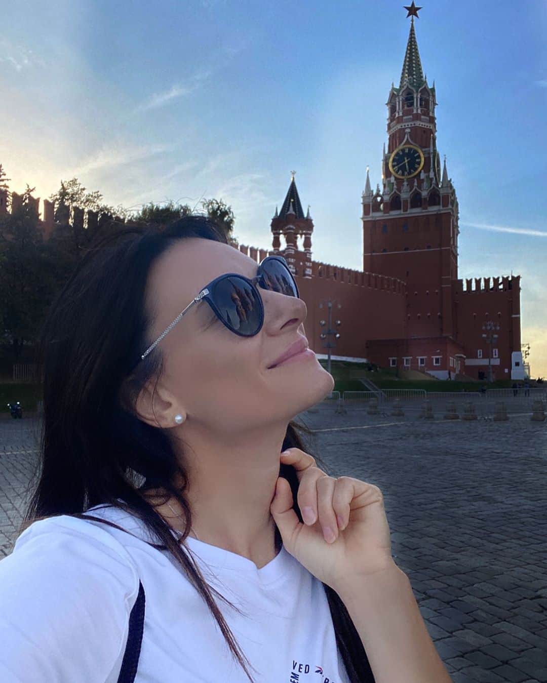 エレーナ・イシンバエワのインスタグラム：「Сегодня был чудесный день! 😁 ⠀ Всем добрых снов! 😴 ⠀ It was a wonderful day! 😃 ⠀ Good night to everyone! 😴」