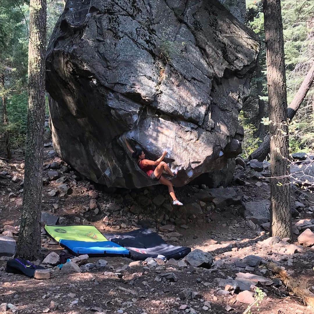 のインスタグラム：「Yay, rock climbing!  . . . #goodtimes #climbing #colorado #summer」