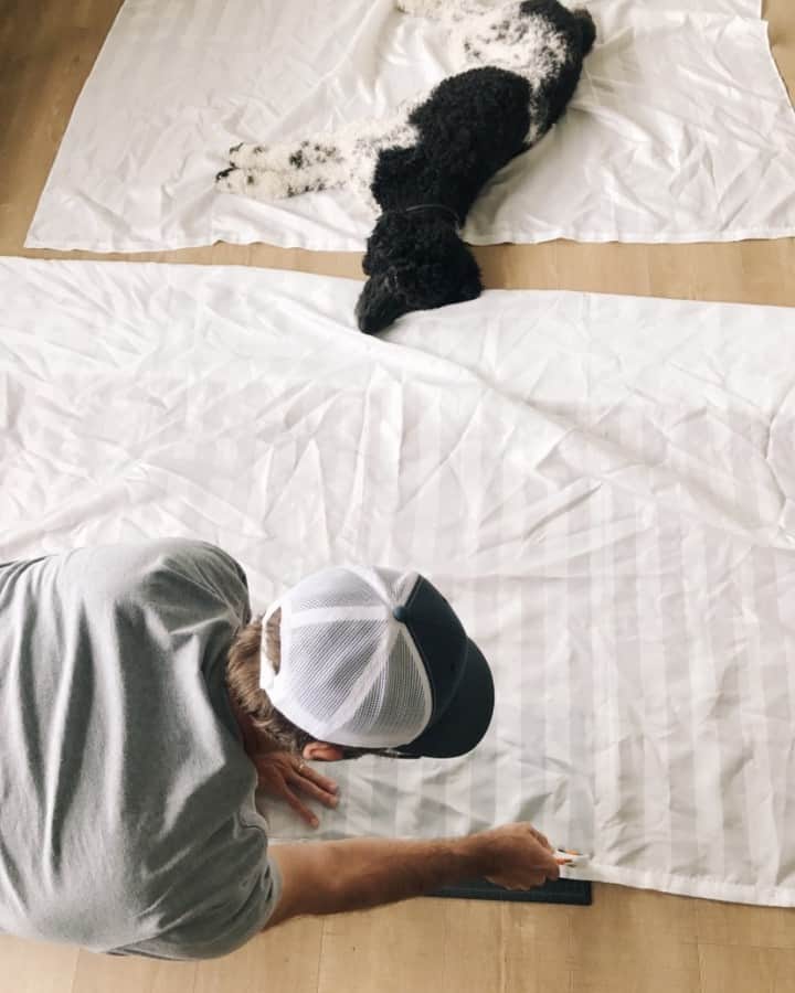 Robin May Flemingのインスタグラム：「If Gracie was an empath, Peggy is a helper. She's happiest when she's slightly in the way.」