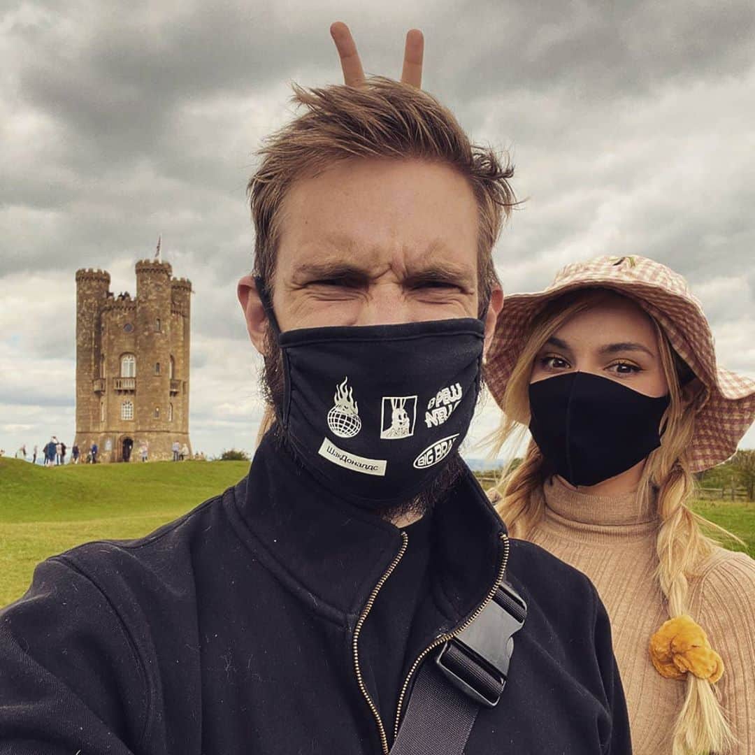 のインスタグラム：「Went camping with wifey 🦶」