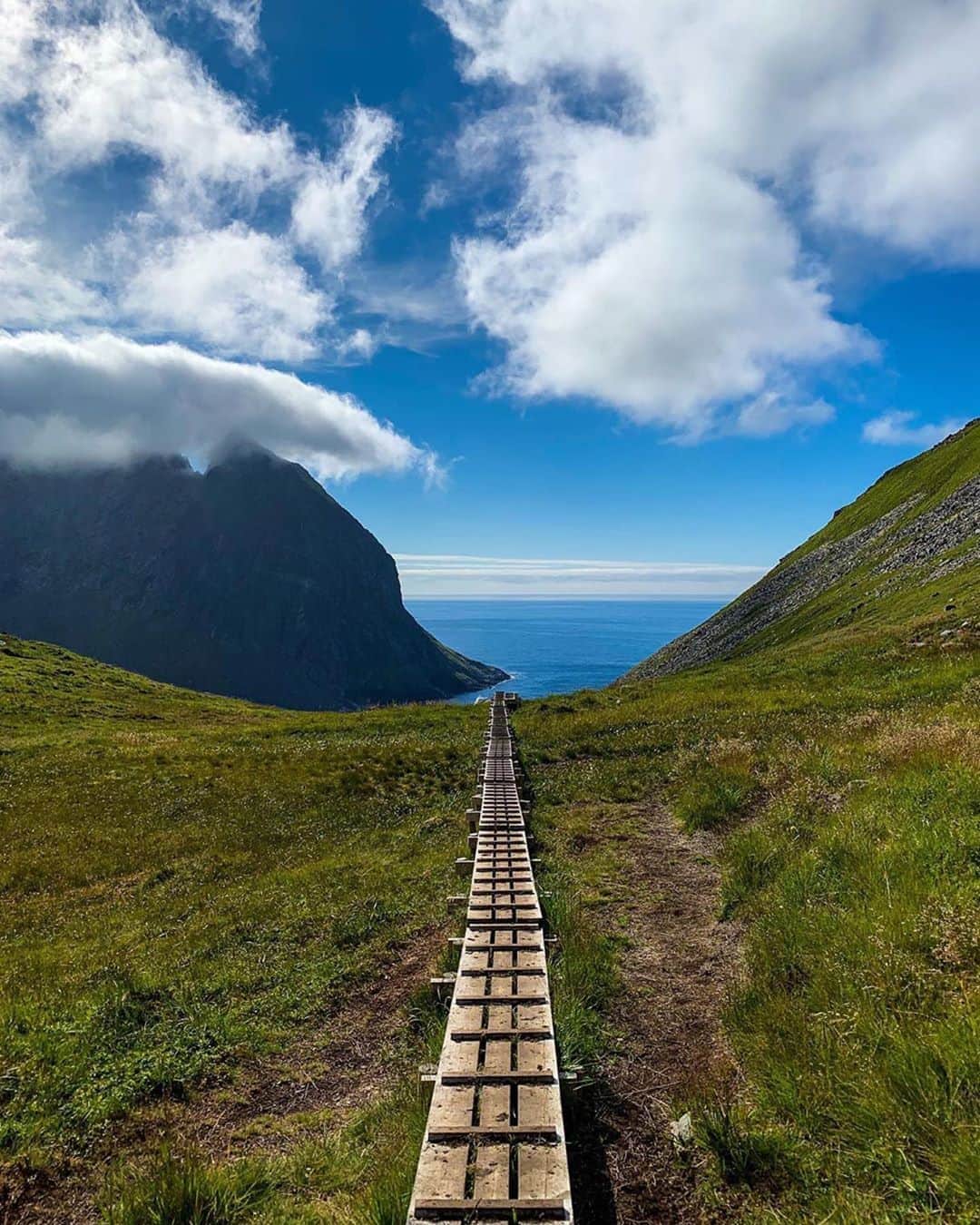 Lonely Planetのインスタグラム：「Today’s #lonelyplanet repost comes from @traveling_christine who is giving us some major wanderlust for Norway.   Tag your travel images #lonelyplanet for a chance to be featured in our feed.」