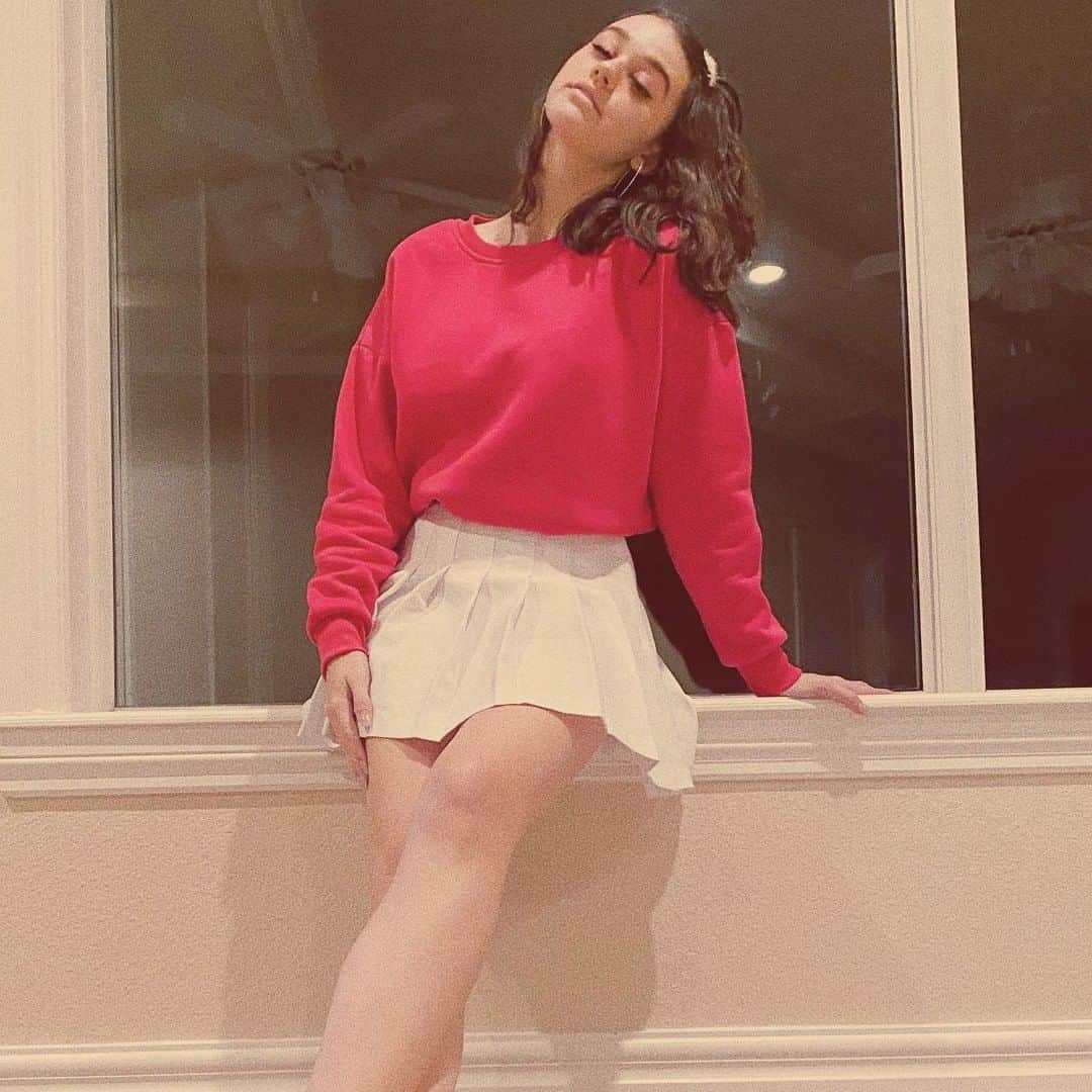 のインスタグラム：「Slip into the classic tennis skirt. Photo compliments: @madissonelyse. Link in Bio. Tag us for a feature.  . . #AmericanApparel #SummerBasics #AATennisSkirts」