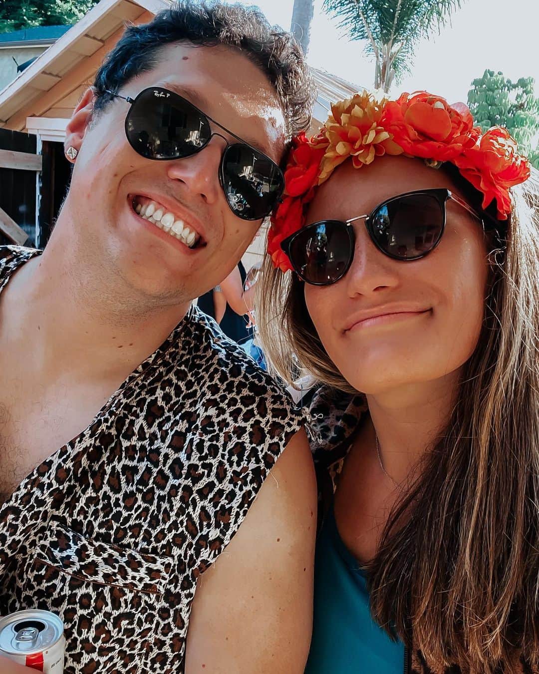 テトリ・ディクソンのインスタグラム：「Carole Baskin & Joe Exotic at ur service 🤠」