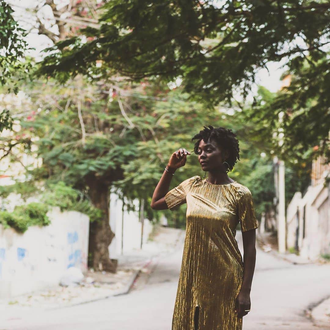 Grace Bonneyさんのインスタグラム写真 - (Grace BonneyInstagram)「Our Sounds section in @AphroChic Magazine is a focus on Black musicians. We’ve featured some incredible artists and even hosted some live performances here on IG Live, including a special performance by @njoachim.」9月4日 6時23分 - designsponge