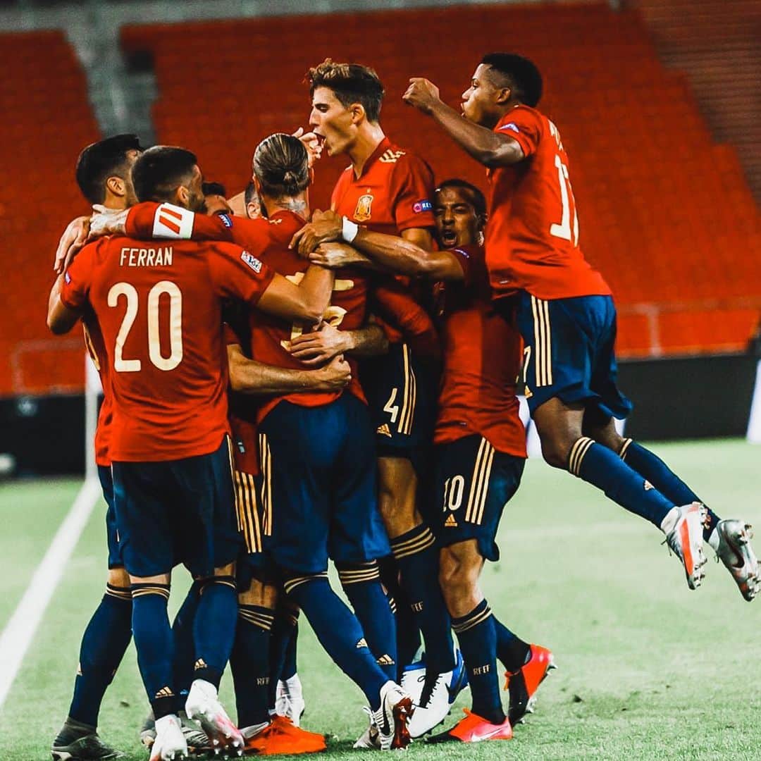 ティアゴ・アルカンタラのインスタグラム：「💪🏼🇪🇸 @sefutbol」