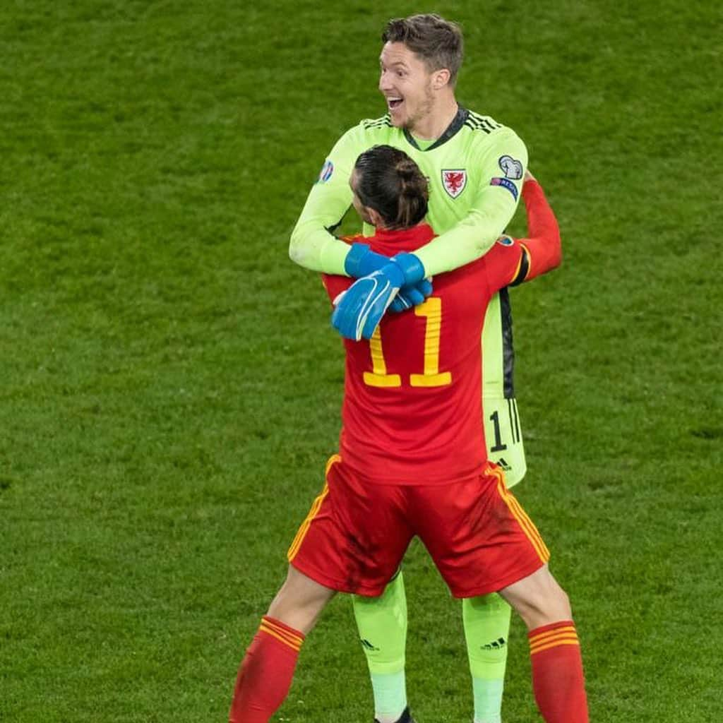 ガレス・ベイルさんのインスタグラム写真 - (ガレス・ベイルInstagram)「Congrats to Wayne Hennessey for breaking the clean sheet record for Wales! Well done mate! 👏🏼🏴󠁧󠁢󠁷󠁬󠁳󠁿」9月4日 6時39分 - garethbale11