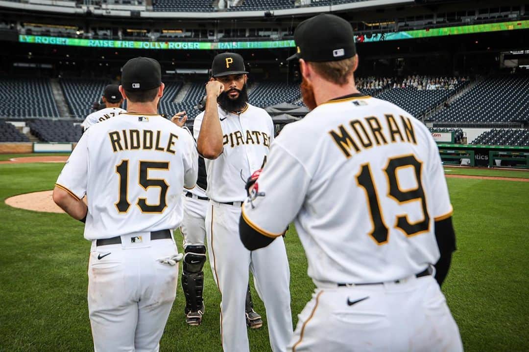 ピッツバーグ・パイレーツのインスタグラム：「#RaiseIt 🏴‍☠️」