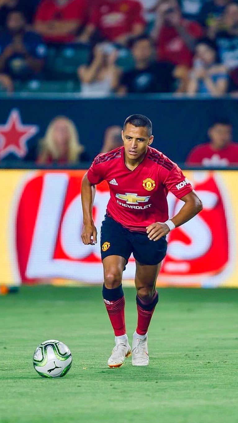 アレクシス・サンチェスのインスタグラム：「Mi etapa en el Manchester United ha terminado y sólo tengo palabras de agradecimiento, aclaro y cierro éste tema.⚽️. My time at Manchester United has finished and I only have words to say thank you, I clarify and close it. ⚽️」