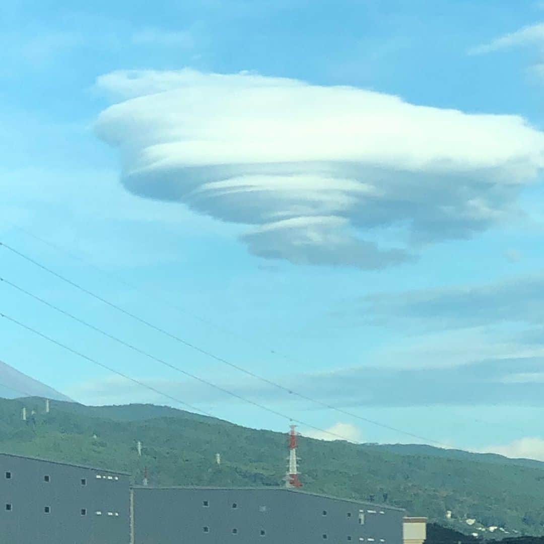 高橋ひとみさんのインスタグラム写真 - (高橋ひとみInstagram)「おはようございます☀ 今日は富士山の上空に吊るし雲が見られました☁️」9月4日 7時08分 - hitomi_momoe