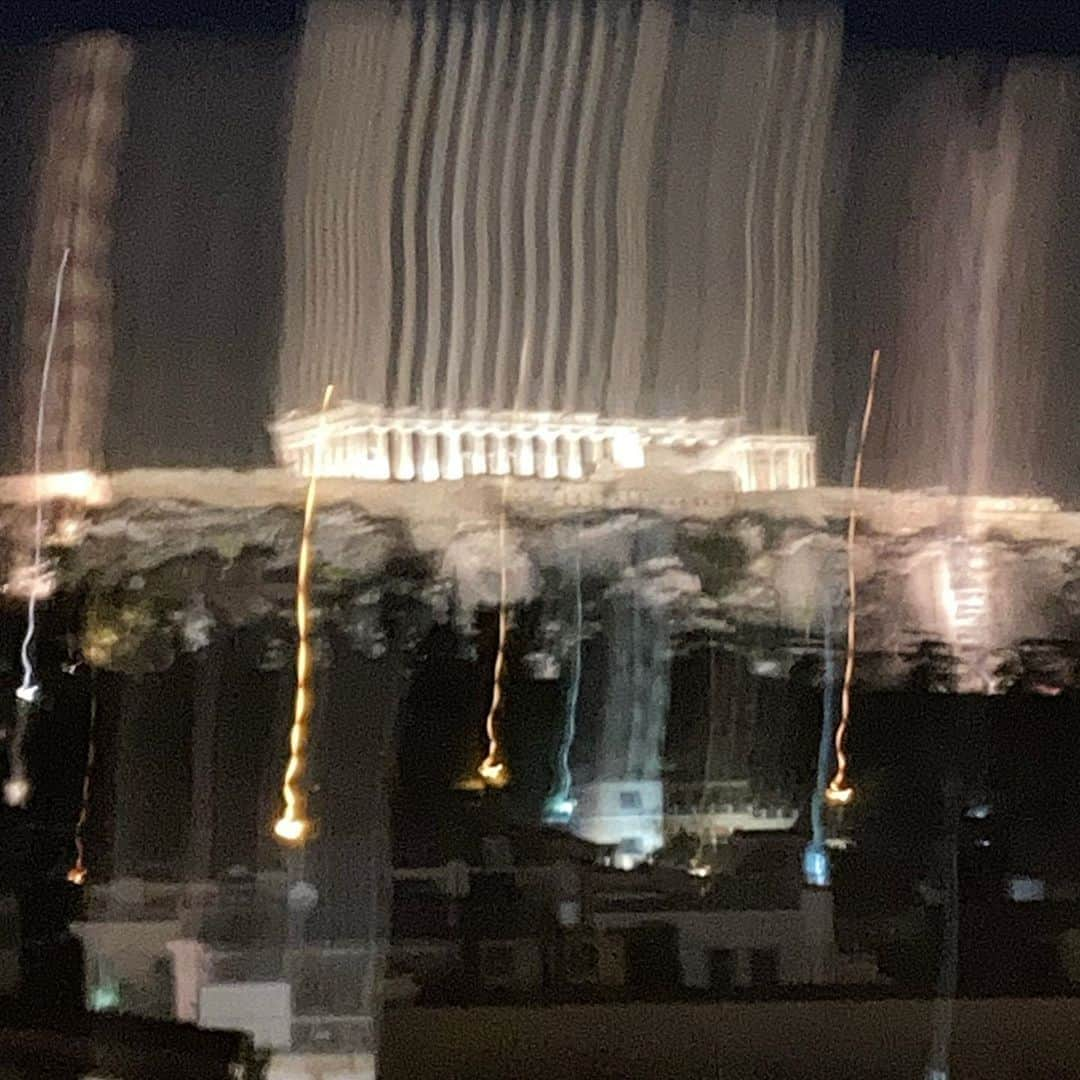 アレクシマビーユさんのインスタグラム写真 - (アレクシマビーユInstagram)「Psychedelic acropolis #acropolis #athensbynight #onfire #nightlight #acropolisview #bynight #greece #marvelous #light #gold #antic #dreamy @alexismabille @perianthhotel」9月4日 7時16分 - alexismabille