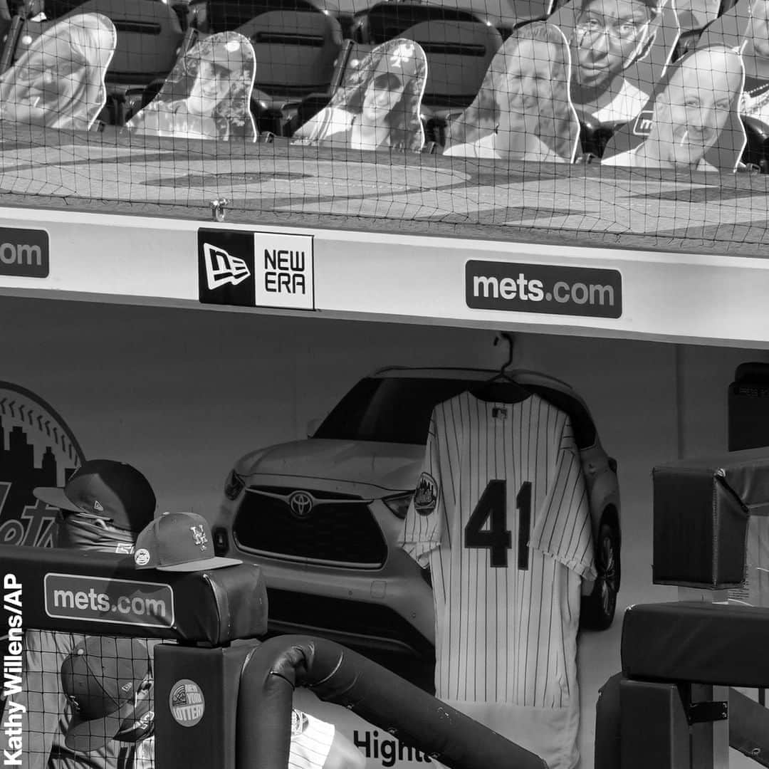 ABC Newsさんのインスタグラム写真 - (ABC NewsInstagram)「New York Mets players paid tribute to the late Hall-of-Famer Tom Seaver by displaying his No. 41 jersey in the dugout before the start of Thursday night's game against the Yankees. #tomseaver #nyc #newyork #mets #mlb #baseball #pitcher」9月4日 7時36分 - abcnews