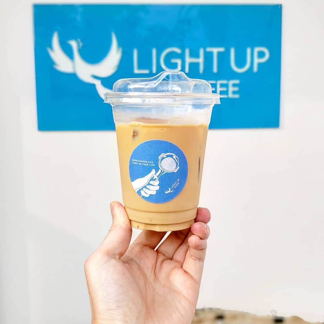 のインスタグラム：「Wanna grab a cup of coffee?  金曜、もう一息もう一杯♪ #吉祥寺 #カフェ #☕ #cafe #kichijoji #tokyocafe #cafetyo #吉祥寺カフェ #lightupcoffee #lightupcoffeekichijoji #ライトアップコーヒー」