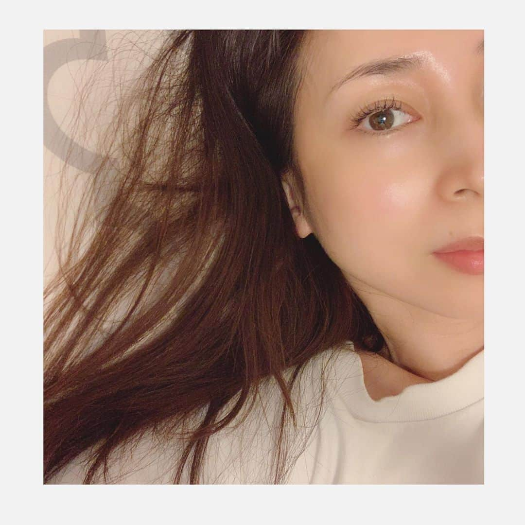 中野公美子さんのインスタグラム写真 - (中野公美子Instagram)「昨日は、お顔のイオン導入をしに湘南美容クリニックへ行き、 その後癒しを求めてアロママッサージ、ヘッドスパ、マツエクとそれぞれの施術が終わっては、 その場でお店を検索して次の予約をしての繰り返しで、 初めてのお店を3店舗梯子した😂 さすがに癒された〜✨ 髪の毛がアロマのいい香り〜☺️ 昨日は勢いで美容DAYとなりました💖  #癒し #イオン導入 #アロママッサージ #ヘッドスパ #マツエク #美容 #美容デイ #アラフォー #aroma #ツヤ肌 #中野公美子 #すっぴん」9月4日 7時41分 - kumikorion