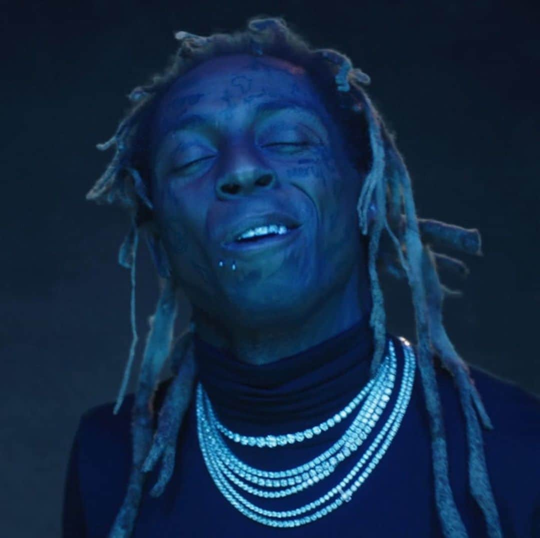 Vevoさんのインスタグラム写真 - (VevoInstagram)「@liltunechi switches up his look, but keeps the fire bars in "Big Worm." 🔥Check the hip-hop legend's latest visual, out now! 🔊 ⠀⠀⠀⠀⠀⠀⠀⠀⠀ ▶️[Link in bio] #LilWayne #BigWorm」9月4日 7時59分 - vevo