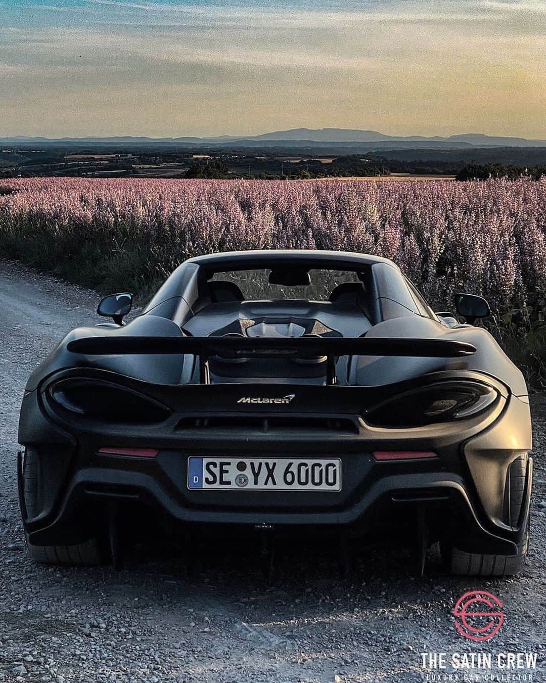 CARLiFESTYLEさんのインスタグラム写真 - (CARLiFESTYLEInstagram)「McLaren 600LT 🍑 with a view! Owner @thesatincrew #carlifestyle #600LT」9月4日 8時22分 - carlifestyle