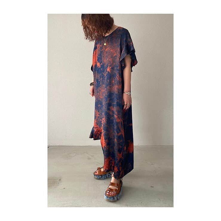 ジュリアン デイヴィッドのインスタグラム：「Our Tie-dye Dress and Platform Sandals rg @kaho_hayashida98」