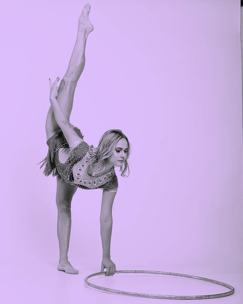 Jessica sayonara maierさんのインスタグラム写真 - (Jessica sayonara maierInstagram)「...me pego pensando se algum dia encontrarei algo que eu ame tanto, quanto amei a minha ginástica rítmica 💭 Tbt da minha paixão ❤️ . . . #gym #gymmotivation #rythmicgymnastics #hoop #believe #believeinyourself #gymnastics #flexibility #flex #equilibrio #equilibrium #life #lifeisgood #lifeisbeautiful #love #loveyourself #womanpower #womanstyle #ballet #dream #olympicdream」9月4日 8時51分 - sayonaramaier