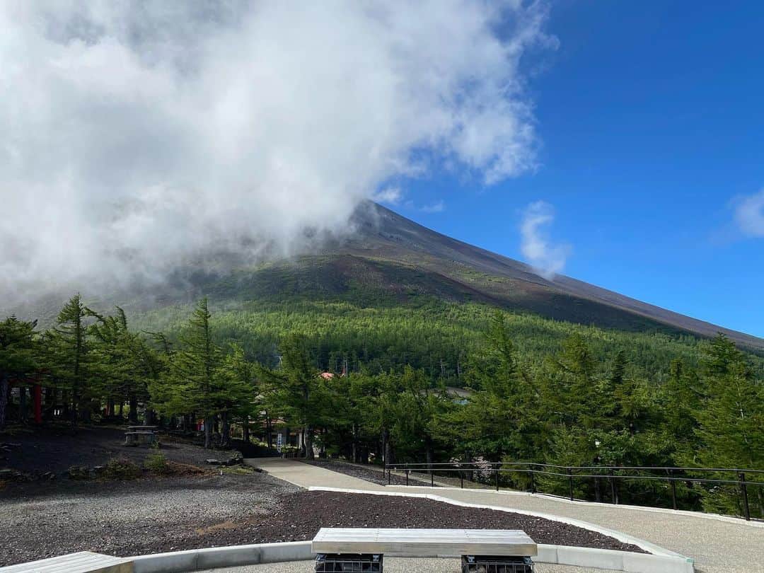 望月りささんのインスタグラム写真 - (望月りさInstagram)「偉大なる富士山からパワーをいただきました🗻 澄んだ空気をたくさん吸ってきた☺️ #富士山」9月4日 14時28分 - mochizuki_0715
