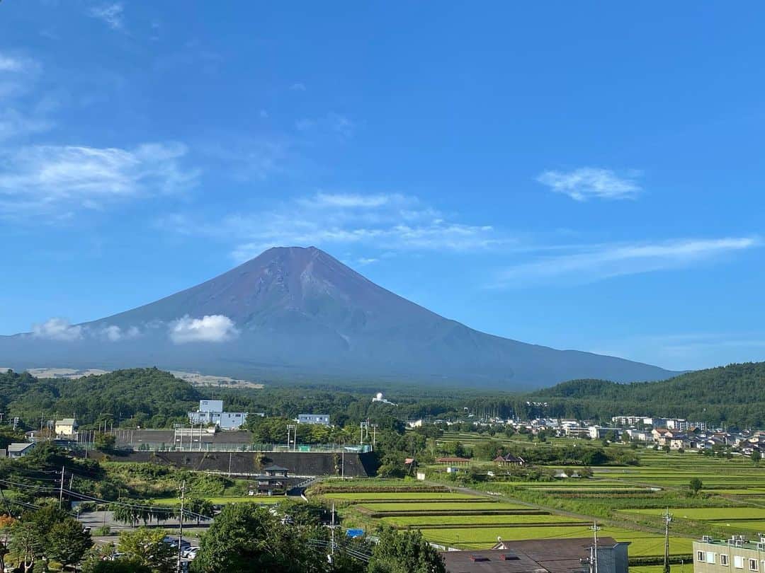 望月りささんのインスタグラム写真 - (望月りさInstagram)「偉大なる富士山からパワーをいただきました🗻 澄んだ空気をたくさん吸ってきた☺️ #富士山」9月4日 14時28分 - mochizuki_0715