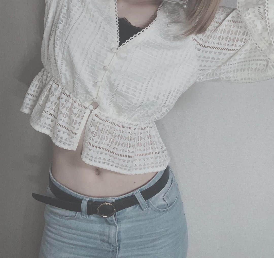 桑名利瑠のインスタグラム：「. . . 綺麗な身体を目指して。 . . . #followｍe #fashion #followforfollowback #l4l #selfie #selca #makeup #筋トレ #腹筋 #instafashion #instagood #instapic #instadaily  #お腹痩せ #お腹 #outfit #outfitoftheday #code #photooftheday #복근 #아이돌 #패션 #도쿄 #오샤레 #美容 #目標 #style #スキンケア #sly #evris」