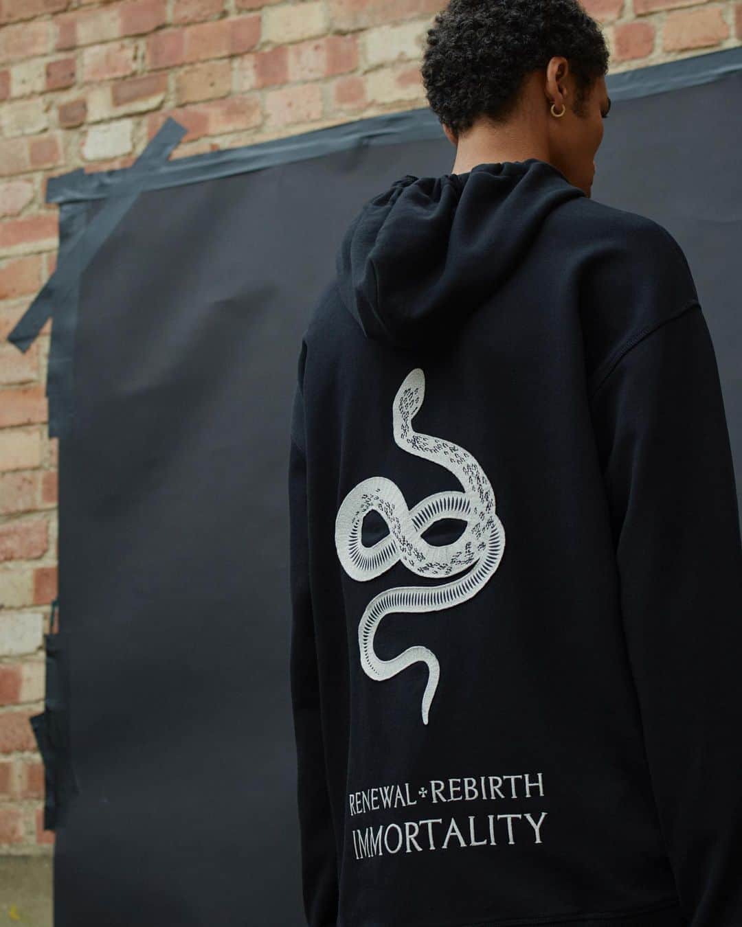 のインスタグラム：「Close-up on Sol of our snake embroidered zip-up hoodie. Symbol of Renewal - Rebirth - Immortality  #qasimi #qasimiaw20 #mensfashion」
