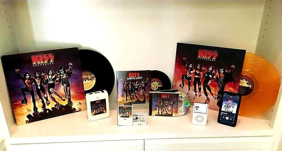 KISSさんのインスタグラム写真 - (KISSInstagram)「#CollectingKISS! Thanks to Dawn Wilson for sharing her Destroyer collection with us. The original Destroyer vinyl, 45, 8-track, cassette, CD, I-pod, I-phone, and reissued vinyl. #KISSARMYROCKS!」9月4日 9時08分 - kissonline