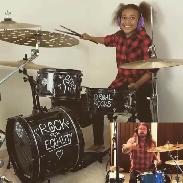 のインスタグラム：「Ok, Nandi......you win round one....but it ain’t over yet! Buckle up, cuz I have something special in mind... Stay tuned, Dave   RG @nandi_bushell: It was an honour to be part of the most #EPIC #ROCK in battle in history! With the most awesome, fun, kind and legendary Dave Grohl! Thank you for giving me this incredible opportunity. I am extremely grateful. The Rock Gods of old are happy!  @davestruestories @foofighters @themcrookedvultures @johnpauljonesofficial @josh.homme #CHECKMATE #davegrohl #foofighters #themcrookedvultures #teamnandi #teamgrohl #drumbattle #grohlrocks - thank you for supporting me @ludwigdrumshq @zildjiancompany @vicfirth @roland.artists @roland_us #hitlikeagirl #zildjian #vicfirth #ludwig #ludwigdrums」